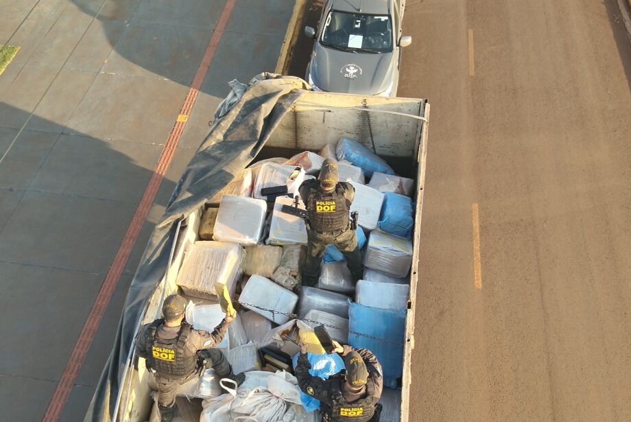 DOF apreende 3 toneladas de droga espalhadas em carga de cobre  