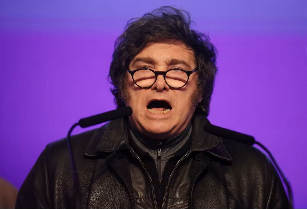 Castigado nas urnas, Milei terá pouco tempo para rever estratégia do governo