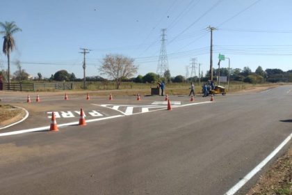 Sinalização horizontal é concluída na Rua Egídio Thomé no sentido Jupiá