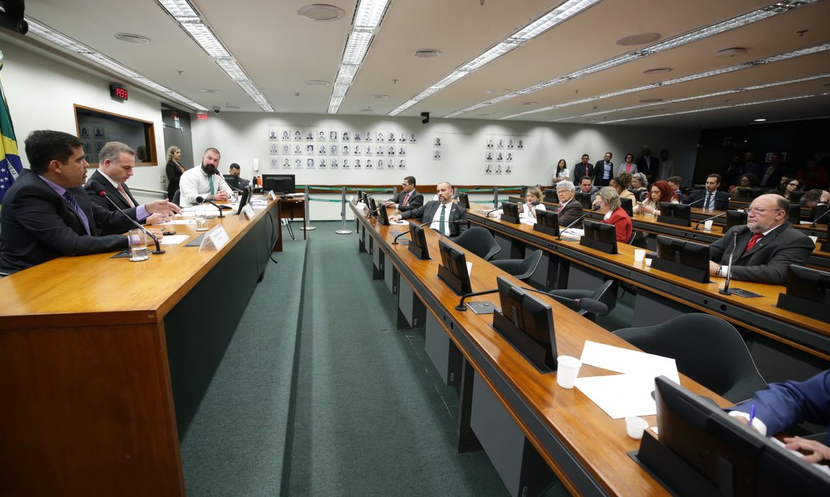 Conselho de Ética da Câmara instaura processo contra Eduardo Bolsonaro