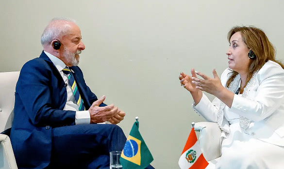 Em Nova York, Lula se reúne com Dina Boluarte, presidenta do Peru