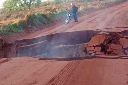 Prefeitura interdita Estrada do Katayama após deslizamento de terra