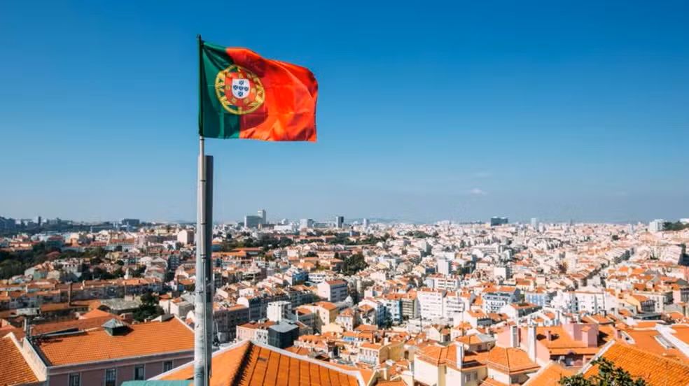 Portugal aprova lei que endurece regras para imigrantes; veja como elas afetam brasileiros