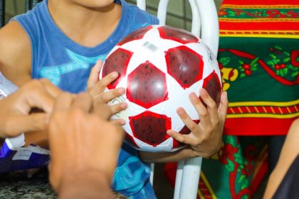 Crianças da Unidade de Acolhimento de Três Lagoas recebem brinquedos em ação solidária