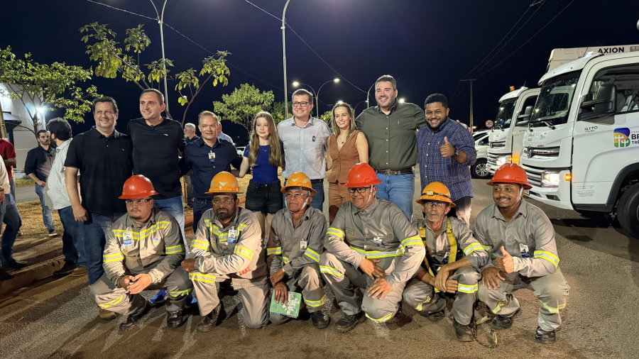 Vereadores acompanham início oficial da nova iluminação pública