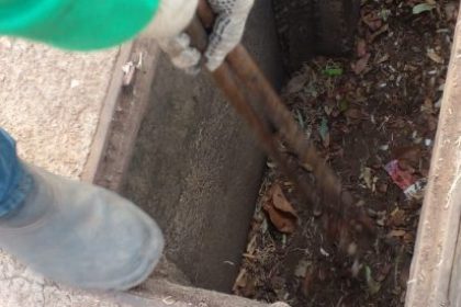 Prefeitura reforça importância do descarte correto de lixo para evitar entupimentos e alagamentos