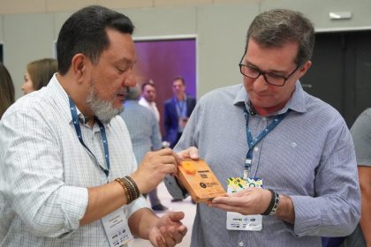 Três Lagoas supera grandes cidades e recebe prêmio Connected Smart Cities 2025 durante congresso estadual