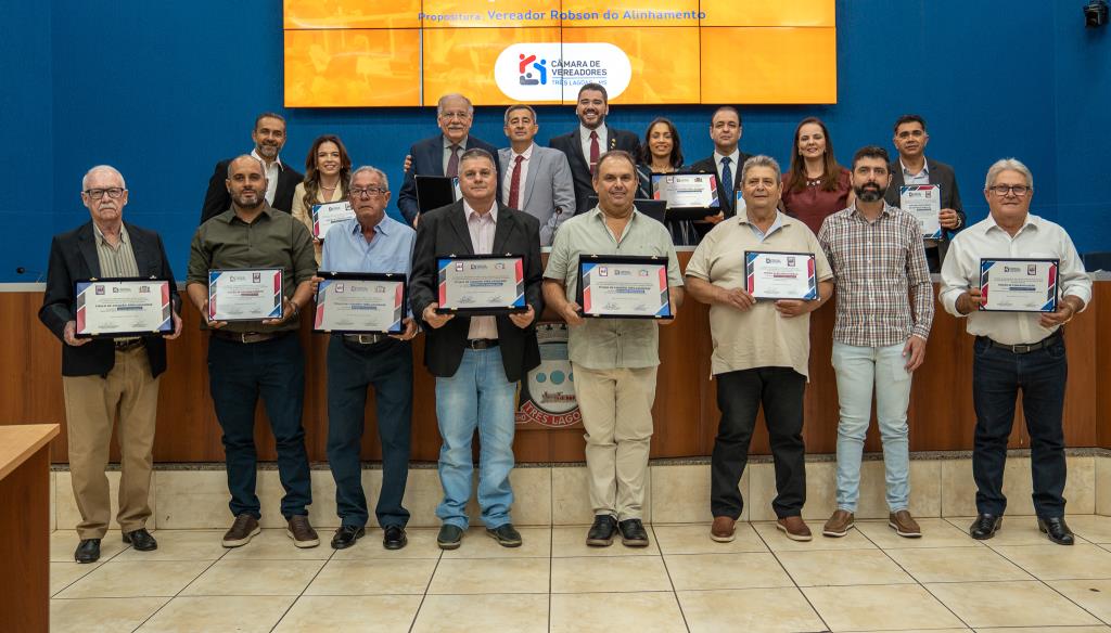 Vereadores homenageiam pessoas com relevantes serviços prestados a comunidade e ao município