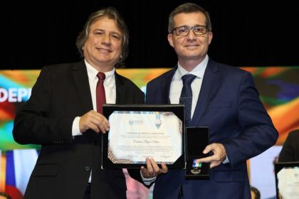 Três Lagoas em destaque: prefeito Dr. Cassiano Maia recebe Comenda do Mérito Legislativo