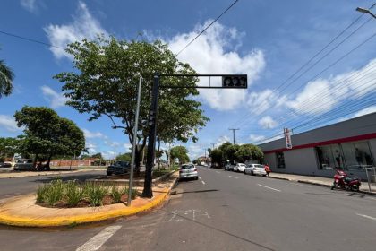 Semáforo no cruzamento da Av. Rosário Congro e Rua Oscar Guimarães inicia operação amanhã (04)
