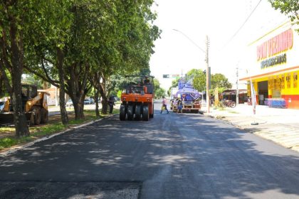 Prefeitura está recapeando trecho da Avenida Fillinto Muller