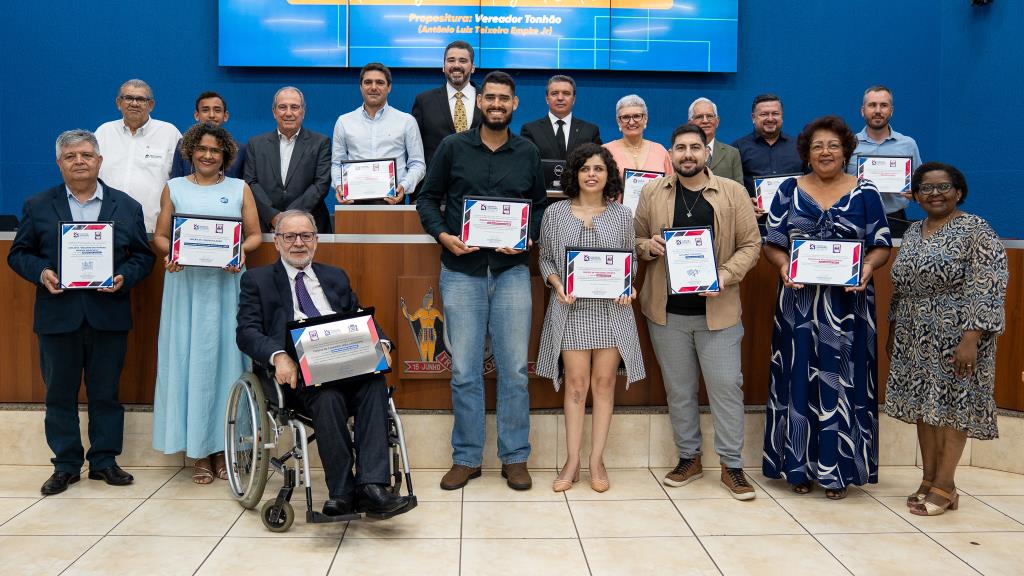 Tonhão homenageia personalidades com relevantes serviços prestados a comunidade três-lagoense