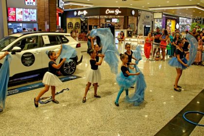 SMAS participa da programação natalina do Shopping Três Lagoas com apresentações do SCFV e AABB comunidade