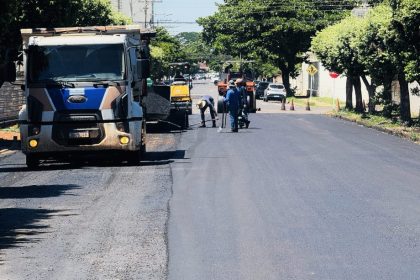 Prefeitura realiza recapeamento em trecho da Rua Elmano Soares