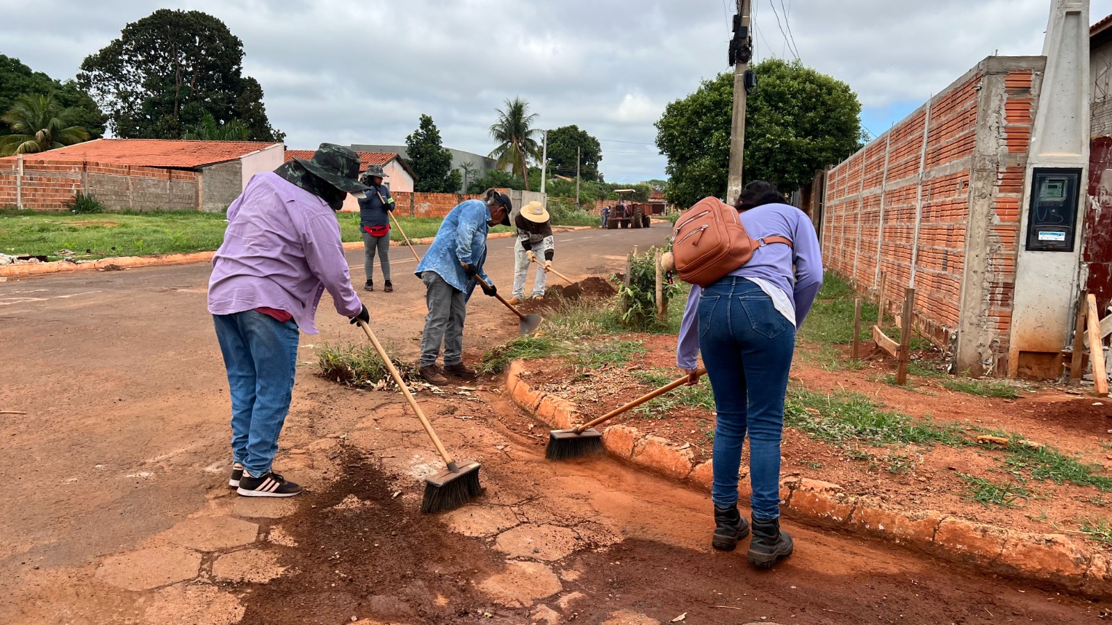 Prefeitura realiza mutirão de limpeza em várias regiões de Selvíria