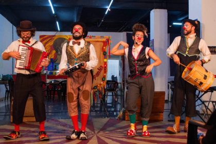 Prefeitura de Três Lagoas recebe espetáculo “Truques e Trambiques” no encerramento do Diversão em Cena 2025