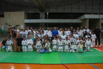 Alunos do projeto de Judô da SEJUVEL celebram troca de faixa no esporte