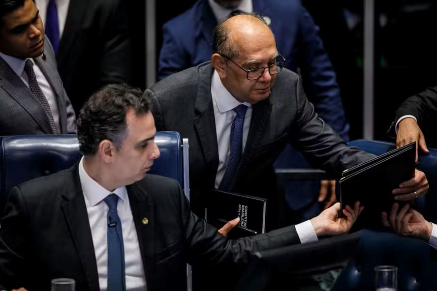 Acordo de bastidores faz Gilmar suspender decisão que dificultou impeachment de ministros