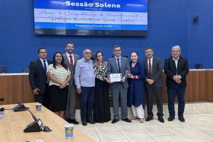 Em sessão solene, Câmara homenageia prefeito, servidores e programas municipais que se destacaram nacionalmente