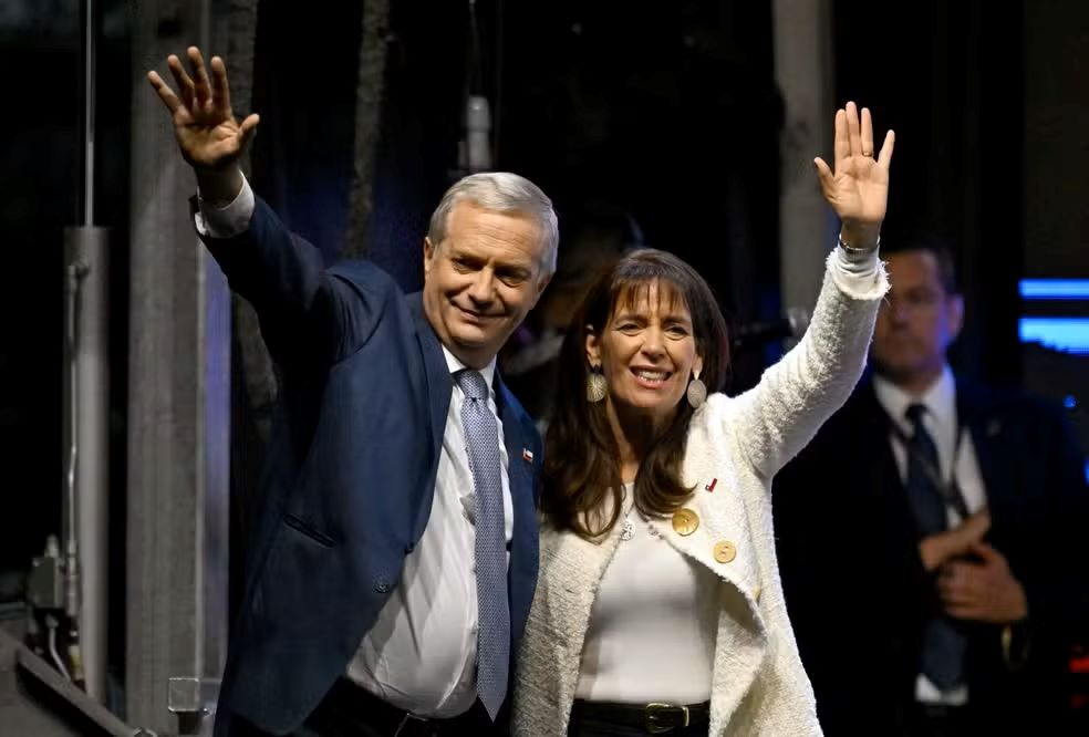 Kast adota o tom conciliador e reduz expectativas sobre mudanças radicais no Chile