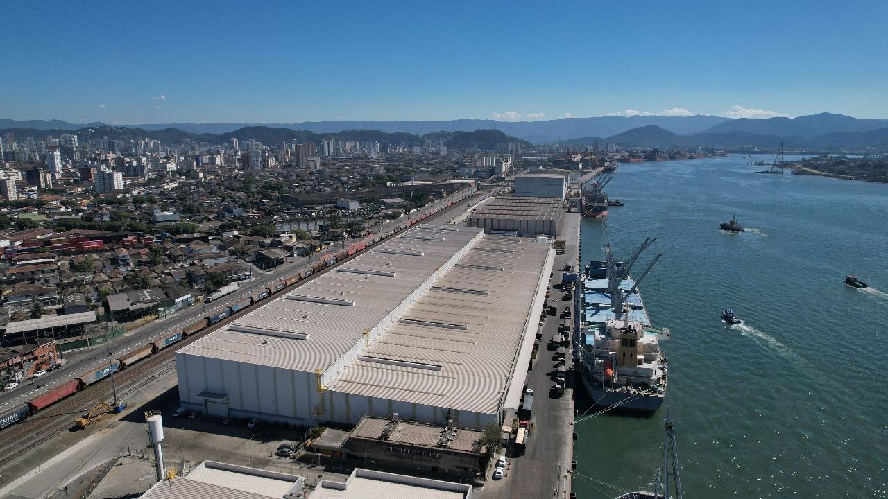 Suzano bate a marca de 5,5 milhões de toneladas de celulose exportadas nos seus terminais de Santos 