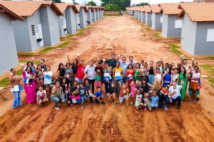 Prefeito Dr. Cassiano Maia realiza entrega de 20 unidades habitacionais no Jardim Violetas lll