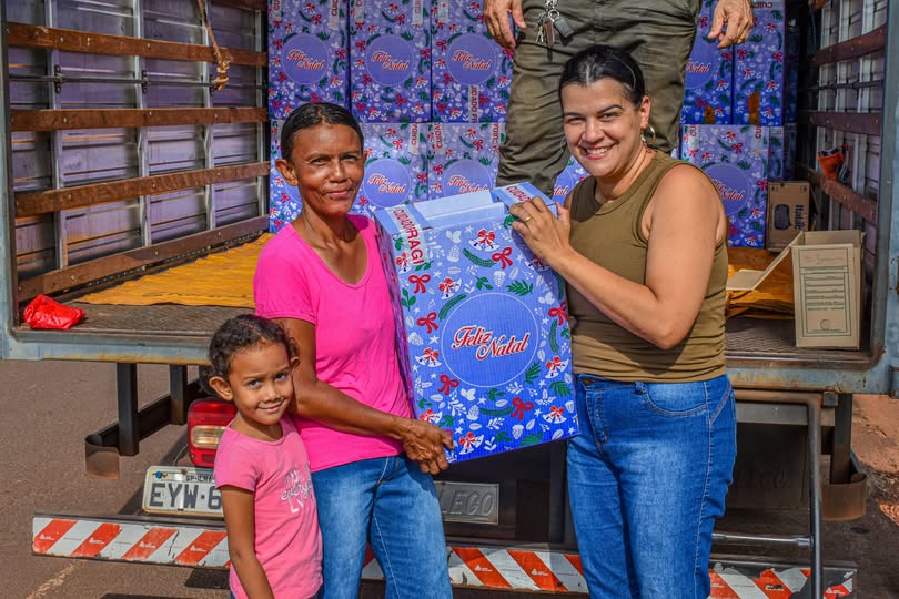 Prefeitura entrega cestas natalinas em Selvíria e no Bairro Véstia