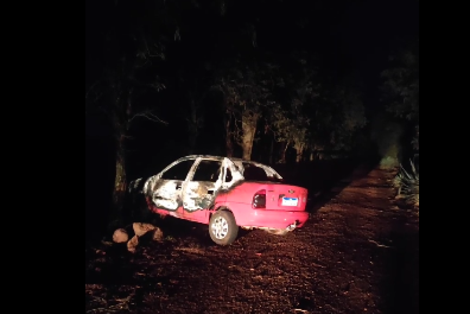 Corpo carbonizado é encontrado em veículo no interior de MS  