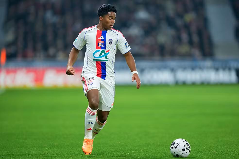 Jornal francês elogia Endrick após estreia no Lyon: "Prodígio"