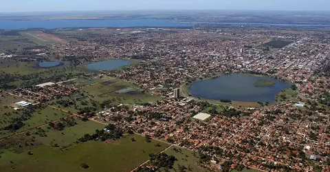Mulher agride mãe a pauladas e tenta matar policial durante abordagem em Três Lagoas