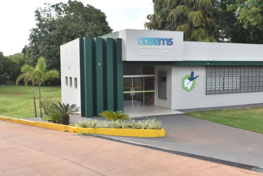 Associação de prefeitos de MS levanta prédio em área de preservação   