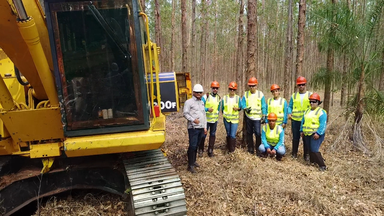 Suzano encerra 2025 com mais de 430 profissionais formados para atuar na colheita florestal em Ribas do Rio Pardo (MS)