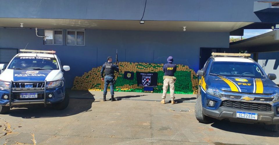 Mais de duas toneladas de maconha são apreendidas no interior de caminhonete abadonada em Guia Lopes da Laguna
