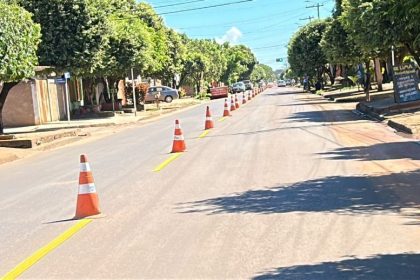 Após recapeamento, Departamento Municipal de Trânsito realiza pintura de sinalização viária na Avenida Rafael de Haro