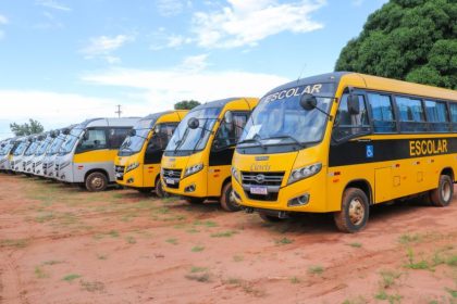 Prefeitura apresenta nova frota do transporte escolar rural para atender estudantes do Distrito de Arapuá e região