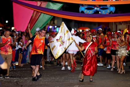 CarnaTrês 2026 encerra com festa, brilho dos blocos e avenida lotada em Três Lagoas