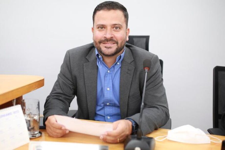 Câmara suspende mandato de vereador que ameaçou ambulante 