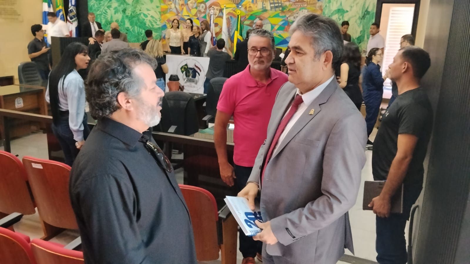 Carlos Bernardo prestigia sessão do  Parlim e destaca integração fronteiriça