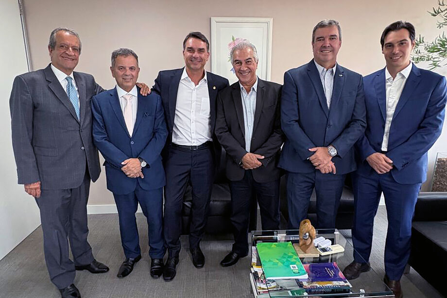 Em Brasília, Flávio Bolsonaro reafirma acordo com Azambuja e Riedel em MS 