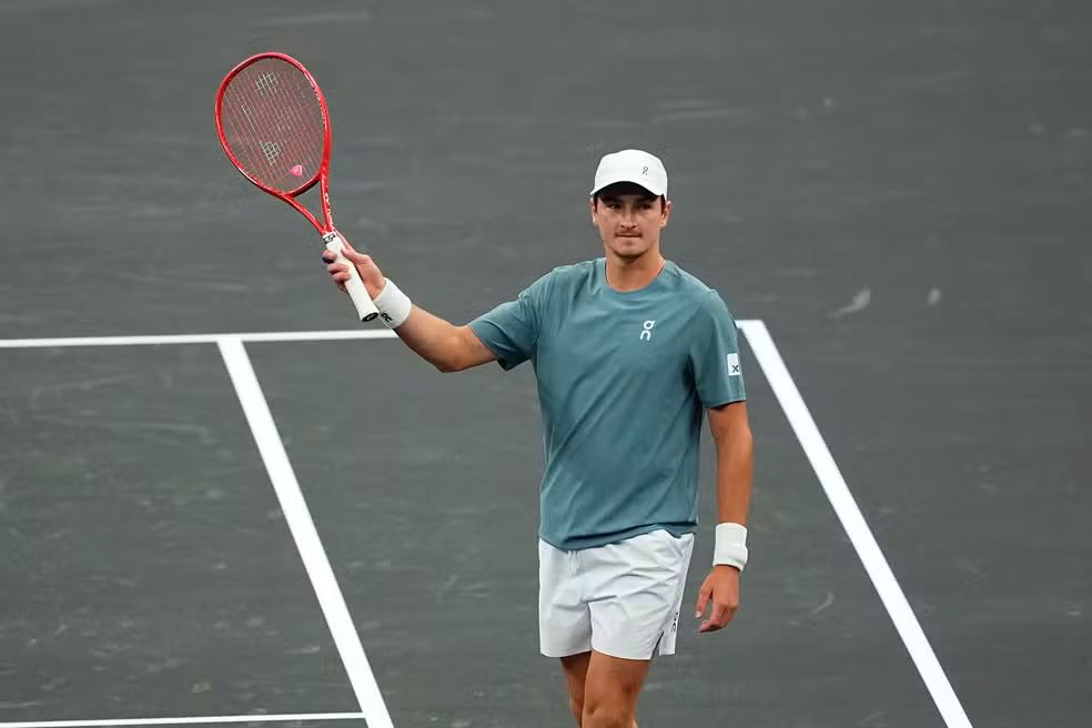 João Fonseca bate nº 16 do mundo em virada fantástica e avança à 3ª rodada em Indian Wells