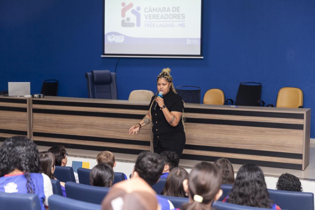 Procuradoria recebe estudantes para palestra de combate à violência contra as mulheres