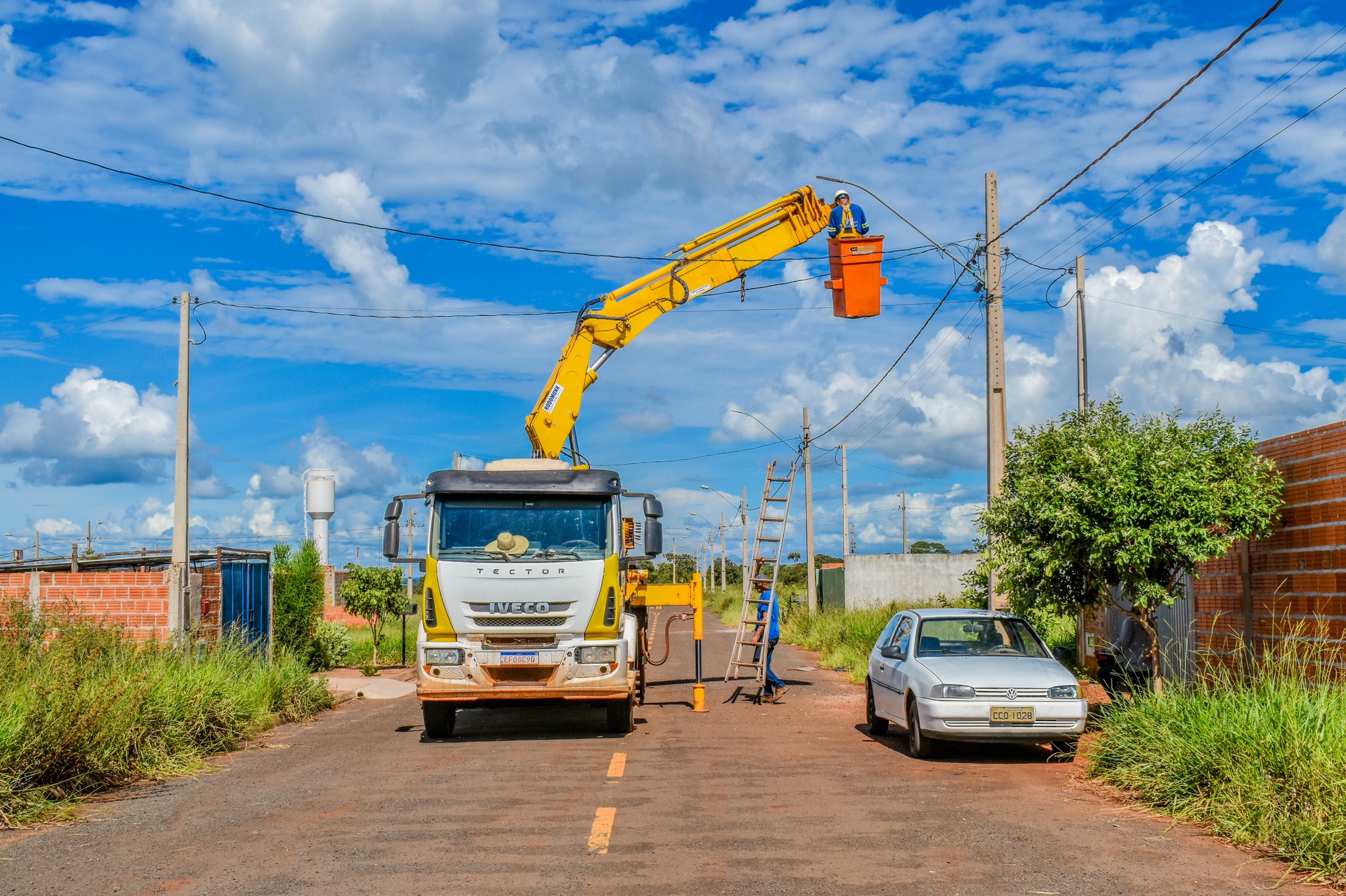 Prefeitura substitui lâmpadas queimadas em todas as regiões de Selvíria para melhorar iluminação pública