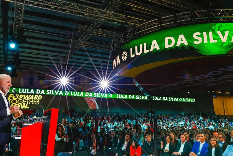 Lula fala para milhares na Espanha e pede coerência dos progressistas 