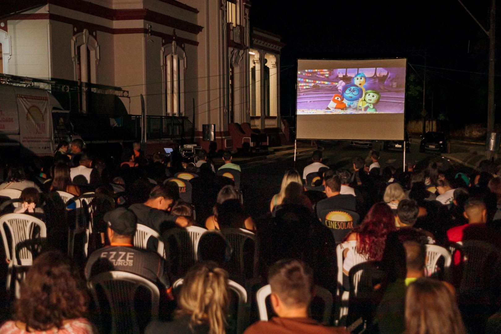 Com apoio da CESP, CineSolarzinho, cinema gratuito movido a energia solar, exibe curtas e ‘Divertida-Mente 2’ em Anaurilândia