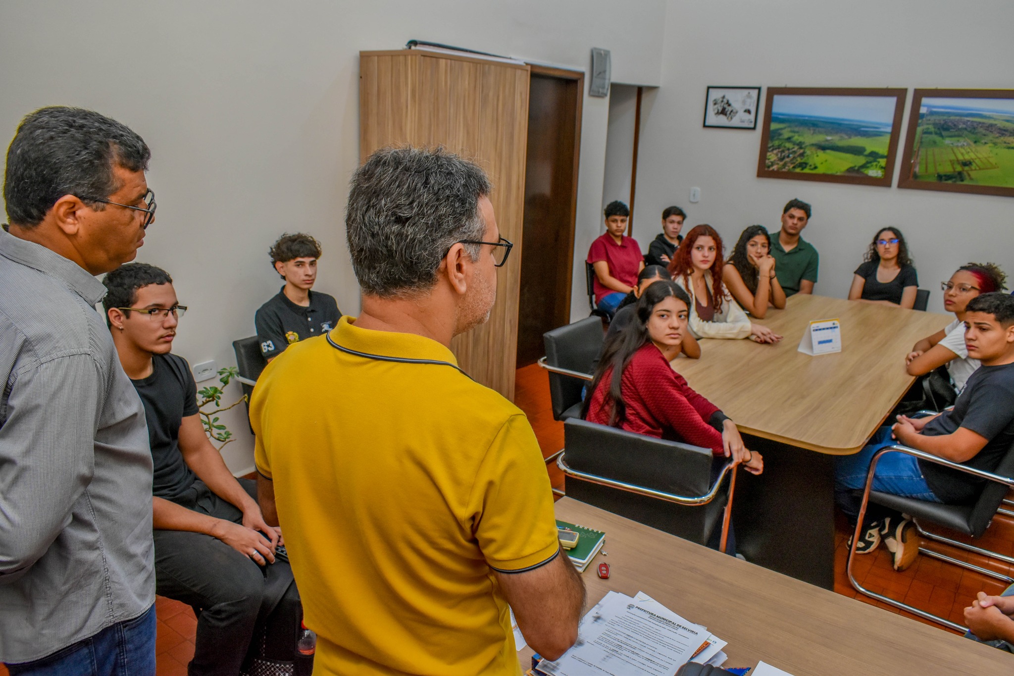 Jovens aprendizes são recebidos pelo prefeito Jaime